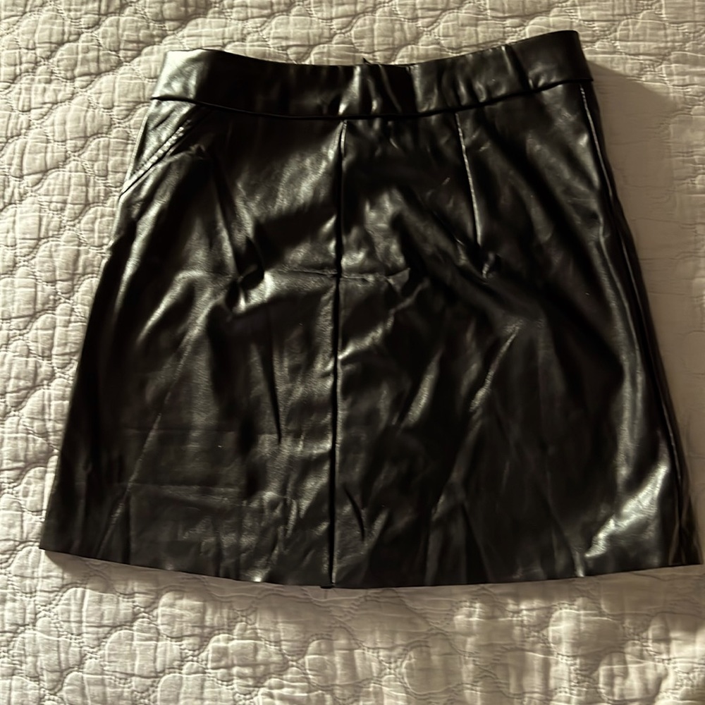 black mini leather skirt 🖤🖤🖤🖤